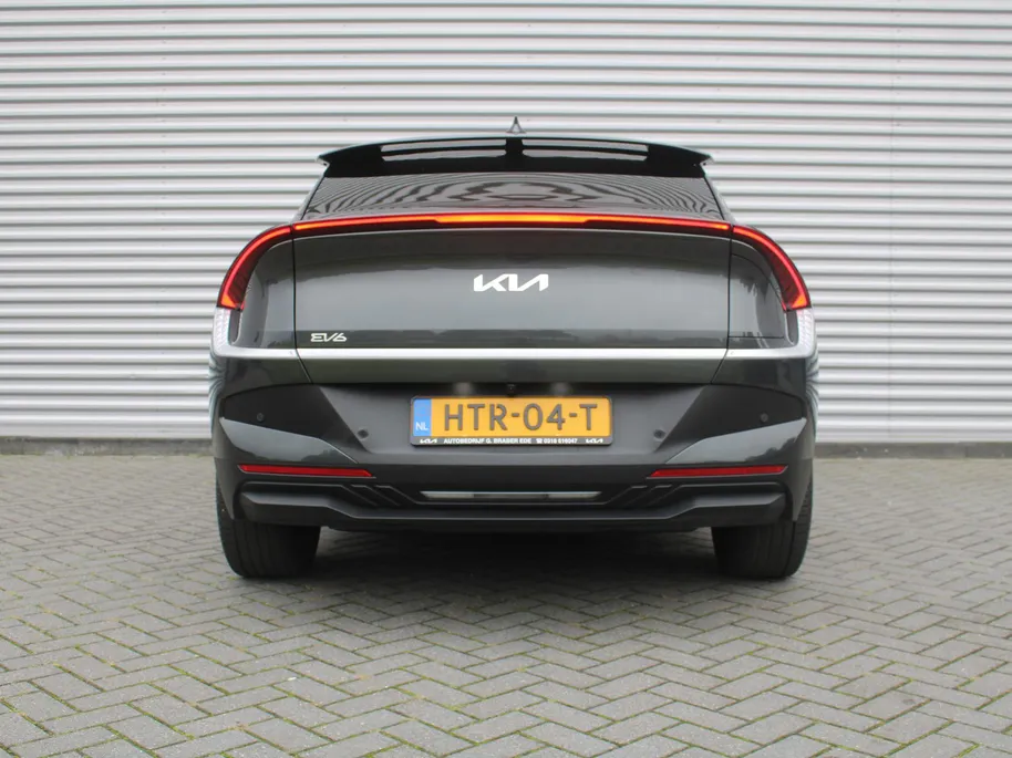 Kia EV6 Air 84 kWh | Stuur-/stoelverwarming | Camera | Cruise adapt. | Telefoonlader | Clima | Navi | 19' LM | LED | Apple Carplay/Android Auto |