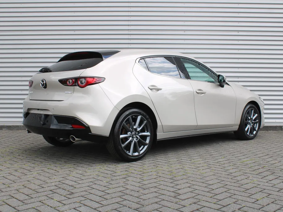 Mazda 3 2.5 e-SkyActiv-G M Hybrid 140 Exclusive-line | Nieuw | Stuur-/stoelverwarming | 360 Camera | Dodehoek detectie | HUD | Bose audio | 18' LM | LED |