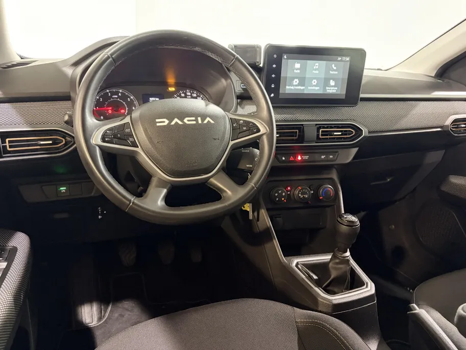 Dacia Sandero Stepway 100PK TCe 100 ECO-G Expression | 1e eigenaar | Trekhaak | Camera | Parkeersensoren | Apple CarPlay/Android Auto | Cruise Control | Licht & Regen Sensor |