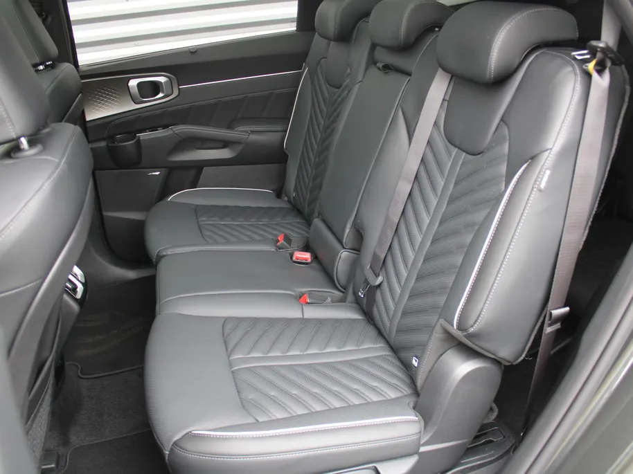 Kia Sorento 1.6 T-GDi Plug-in Hybrid 4WD ExecutiveLine 7p | Stuur-/stoelverwarming + ventilatie | Schuifdak | Leer | 360 Camera | Elek. stoelverst. | HUD | LED | 19' LM |