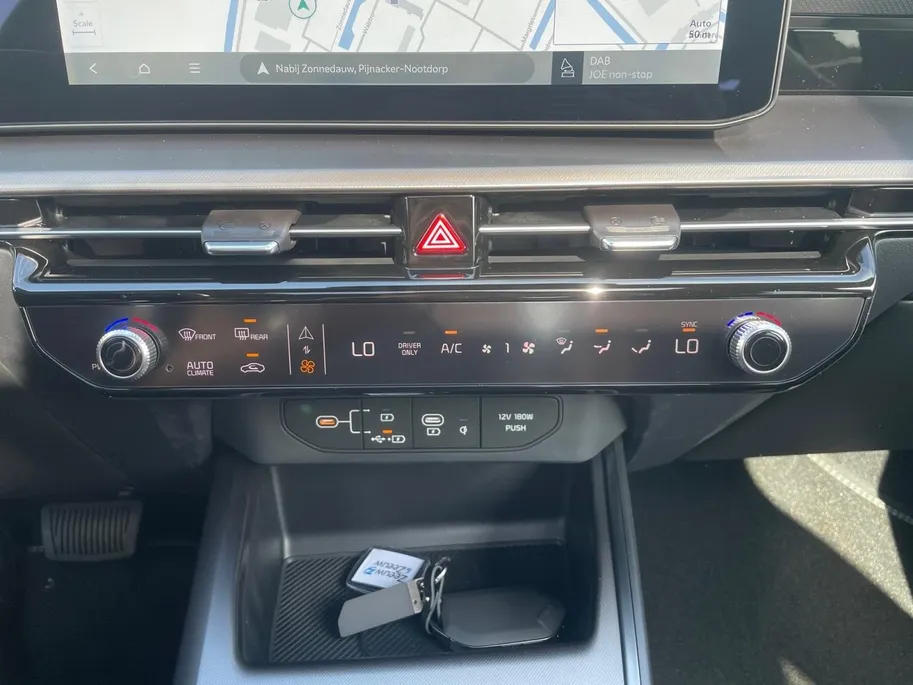 Kia Niro 1.6 GDi Hybrid DynamicPlusLine | Navigatie | Climate control | Elektrische bestuurders stoel | Schuif/kantel dak | Elektrische achterklep | DEMO