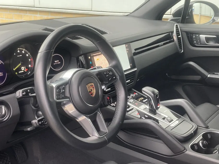 Porsche Cayenne 3.0 E-Hybrid 340KW met Panoramadak