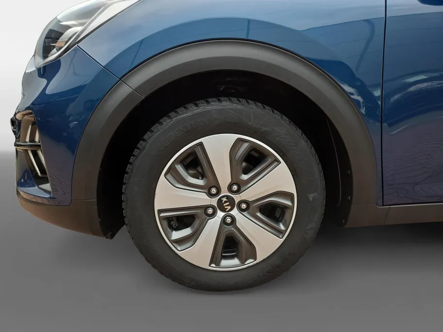 Kia Niro 1.6i Hybrid DynamicPlusLine Dealer onderhouden | Trekhaak | Stoel/stuurverwarming | Dodehoek detectie | Leder | Camera | Carplay & Android | Cruise Control Adaptief | Fabrieksgarantie t/m 23-9-2027 | NAP