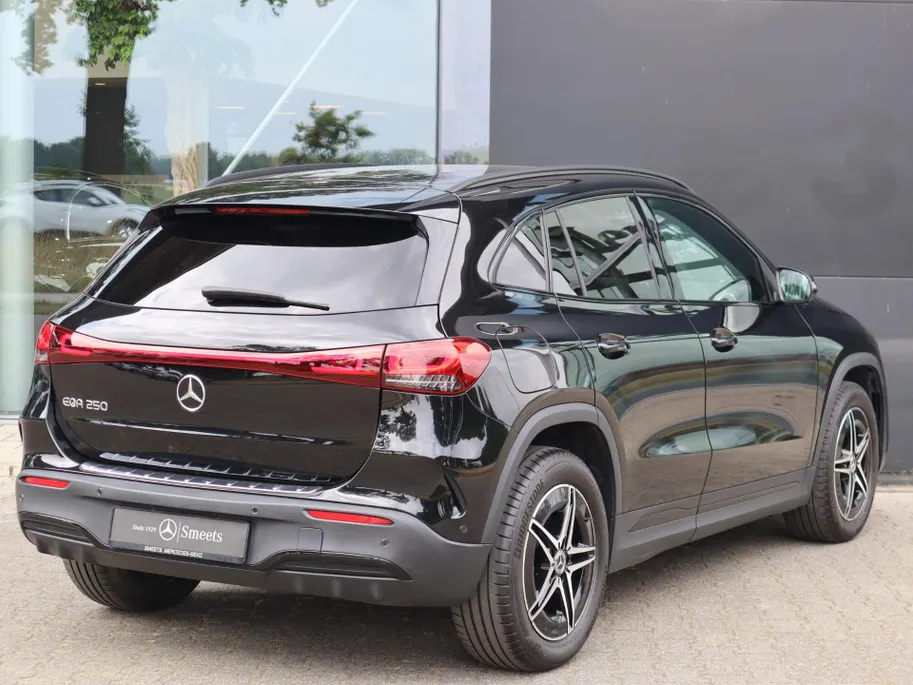 Mercedes-Benz EQA 250 AMG Line 67 kWh l Stoelverwarming l Ambiente lichtpakket l Achteruitrij camera
