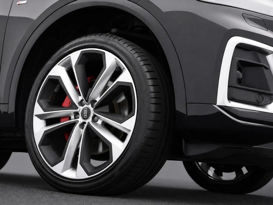 Audi Q5 Sportback 50 TFSIe 299pk S-tronic S edition · Camera · Panoramadak · Apple/Android Car Play · Navigatie · Elek. Achterklep · Stoelverwarming ·