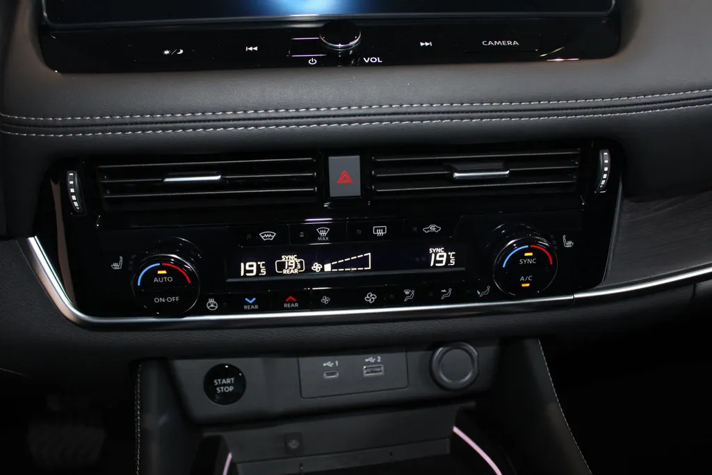 Nissan X-Trail 1.5 e-Power Tekna Plus *Nappa lederen bekleding*beidevoorstelen stoelgeheugen*Navigatie*Applecarplay&Androidauto*Head-up display*Climate controle*360grd amera*pdc voor en achter*