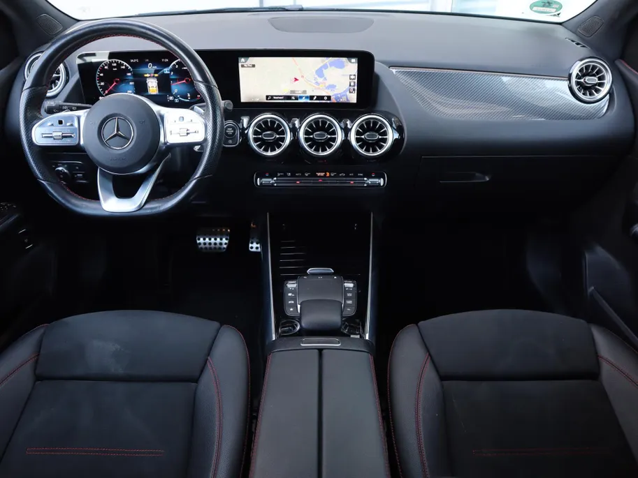 Mercedes-Benz B-Klasse 180 Business Solution AMG l Stoelverwarming l Ambiente verlichting l Achteruitrij camera