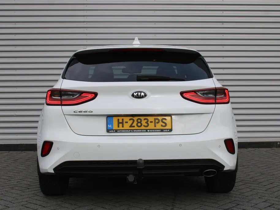 Kia Ceed 1.4 T-GDi DynamicPlusLine | Trekhaak | Stuur-/stoelverwarming | Camera | 17' LM | Navi | Clima | Half leer/stof |