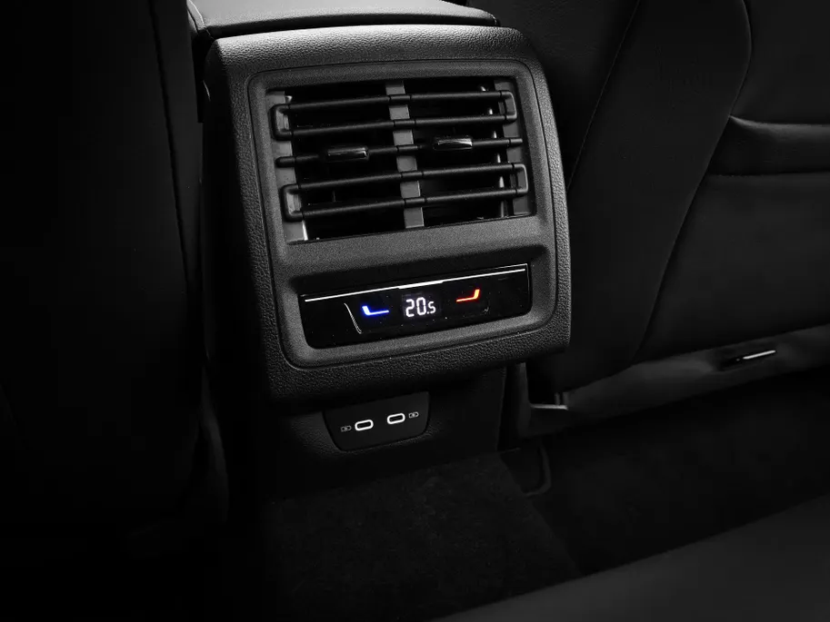 Volkswagen Golf 1.5 204pk DSG eHybrid Life Edition · Camera · Apple/Android Car Play · Leder Interieur · Dodehoek Detectie · P-Sensoren · Keyless · 18'' Inch · Garantie t/m 27-01-2030 of 100.000