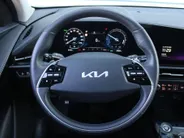 Kia Niro EV Air 64.8 kWh | Stuur-/stoelverwarming | Camera | Cruise adapt. | 17' LM | Elekt. stoelverstelling | Dodehoek detectie | LED | Clima |
