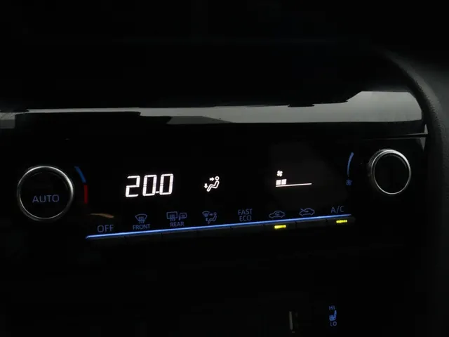 Toyota Yaris Cross 1.5 Hybrid Dynamic Trekhaak | Stoel en stuurverwarming | Parkeersensoren