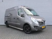 Renault Master T33 2.3 dCi L2H2 Stop & Start | Automaat | Trekhaak | Camera | Airco | Navi | Cruise | 16' LM | PDC | Licht-/regensensor | Volledig betimmerd |
