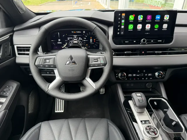 Mitsubishi Outlander 2.4 PHEV Black Edition | NIEUW | Leder | Panoramdak | App Connect | Keyless | Head-Up