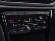 Volkswagen T-Roc 1.5 TSI 150pk DSG R-Line · Camera · Apple/Android Car Play · Navigatie · Stoel-& Stuurverwarming · Elek. Achterklep · Dodehoek Detectie · 18'' Inch ·