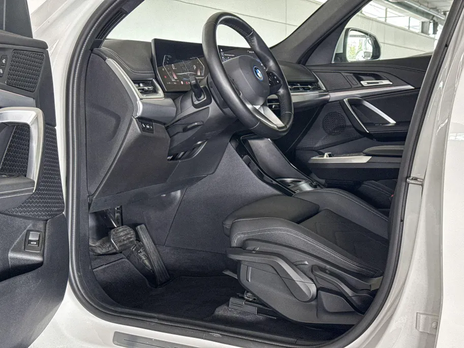BMW iX1 xDrive30 Launch Edition 67 kWh