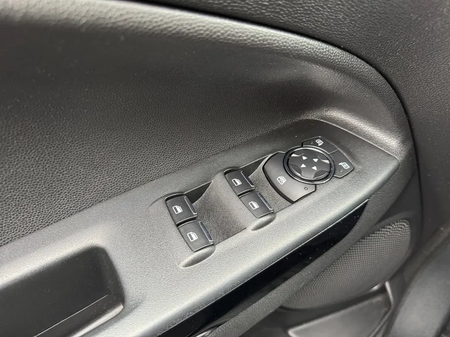Ford EcoSport 1.0 EcoBoost ST-Line | 17' lichtmetalen velgen | Winter pack | Parkeersensor achter | Navigatie via carplay | Apple carplay & Android auto | privacy glas | Bovag garantie |