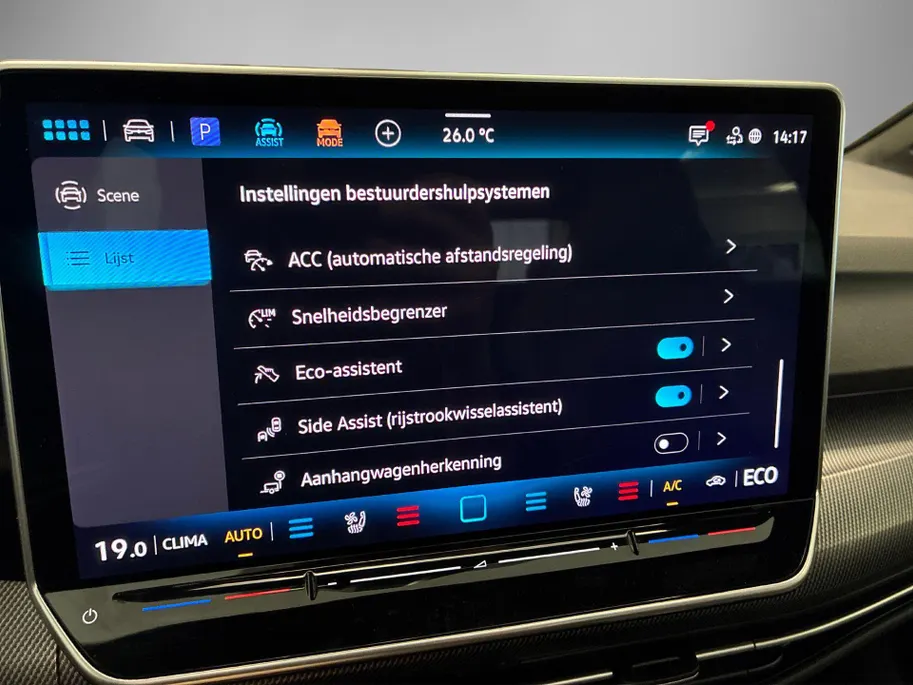 Volkswagen Golf 1.5eHybrid/272PK DSG GTE · Panoramadak · Camera · Inklap. Trekhaak · Leder · Garantie t/m 15-06-2030 of 100.000km