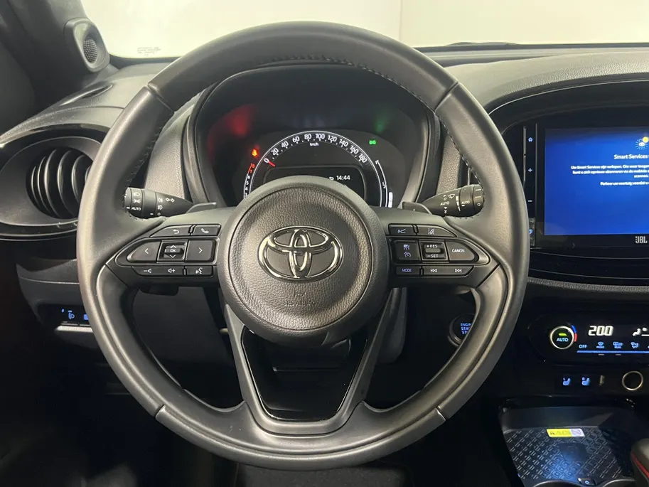 Toyota Aygo X 72PK VVT-i S-CVT Premium Automaat | 1e eigenaar | JBL Audio | Navi | Apple CarPlay/Android Auto | Adaptive Cruise Control | Licht & Regen Sensor | Lichtmetalen Velgen | Keyless Entry |