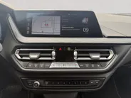 BMW 1 Serie Limousine 118i Sport Line Apple/Android draadloos | Automaat | Climate Con