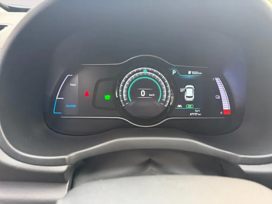 Hyundai Kona EV Fashion 64 kWh | Zeer nette auto | 97,6 % SOH | Navigatie | Head-up display | Achteruitrijcamera | Hoge zit |