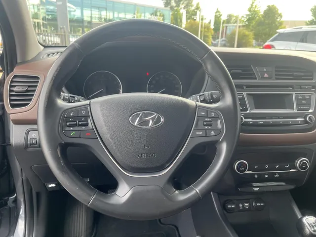 Hyundai i20 1.2 HP i-Motion Comfort Climate Cotrol | Trekhaak| Rijklaarprijs