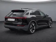 Audi e-tron 55 quattro edition 95 kWh 408pk · Panoramadak · 360 Camera · Afneembare Trekhaak · Lederen Bekleding · Elek. Stoelen + Geheugen Bestuurder ·