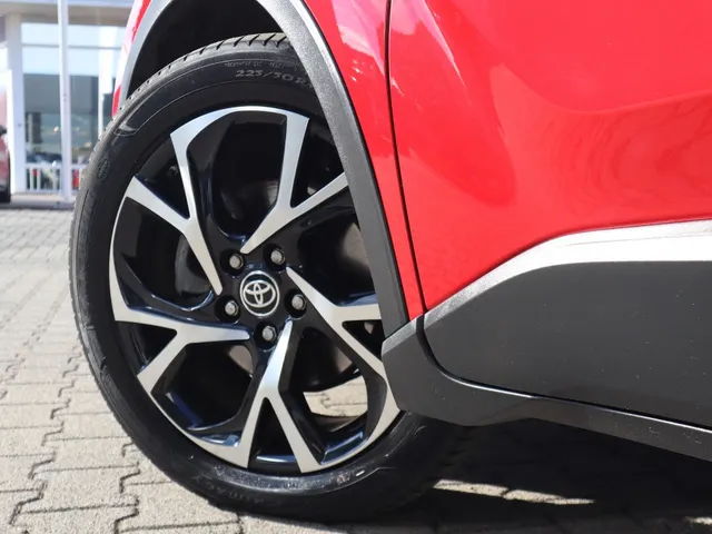 Toyota C-HR 1.8 Hybrid Style Bi-tone | Stuur en stoelverwarming | Blindspot | Trekhaak