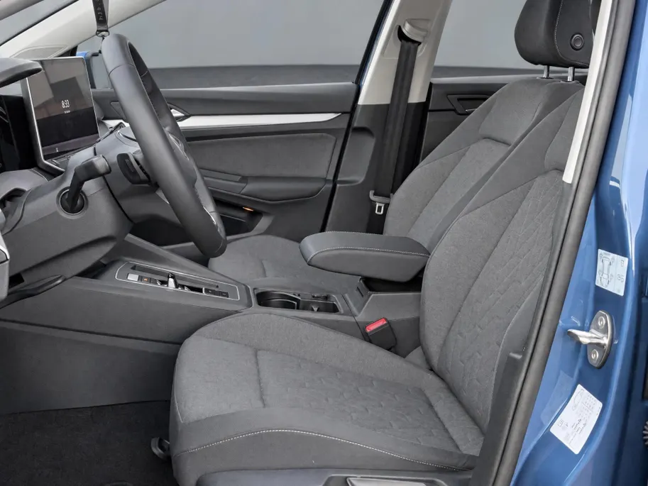 Volkswagen Golf 1.5 eHybrid 204pk DSG Life Edition · Camera · Keyless · Apple/Android Car Play · Stoelverwarming · Apple/Android Car Play · Garantie t/m 17-05-2030 of 100.000km