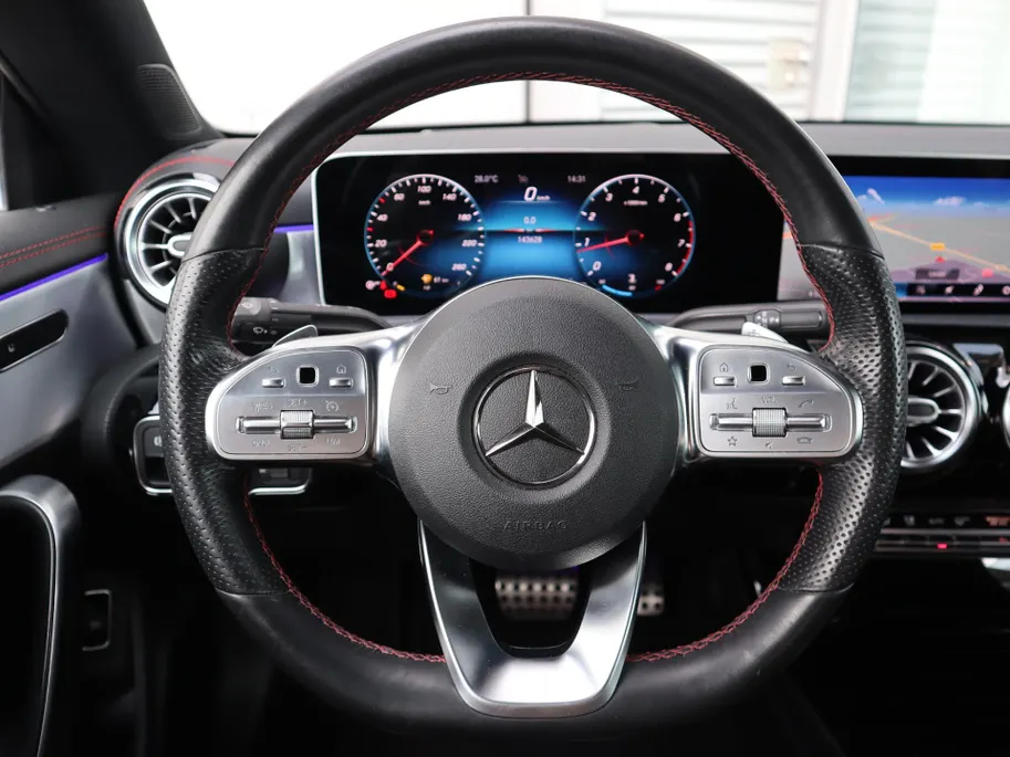 Mercedes-Benz CLA 180 Business Solution AMG l Keyless l Achteruitrijcamera l Stoelverwarming l Ambiente lichtpakket