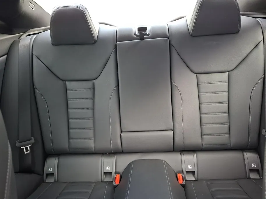 BMW 4 Serie Coupé 420i High Executive | Dealeronderhouden | M Sport pack | Safety pack | 19inch | Stuurverwarming | Volledig lederen bekleding