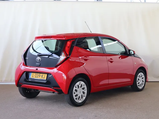 Toyota Aygo 1.0 VVT-i x-play Automaat | Camera | Apple Carplay & Android Aut