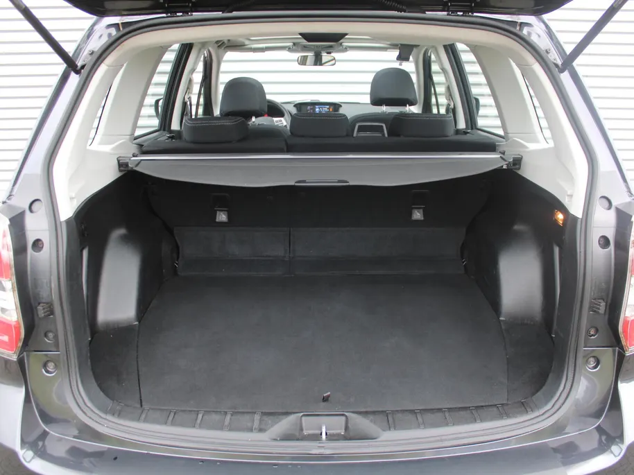 Subaru Forester 2.0 Luxury Plus | Trekhaak | Camera | Stoelverwarming | Schuifdak | 17' LM | Clima | Xenon | Parkeersensor v+a | All seasons |