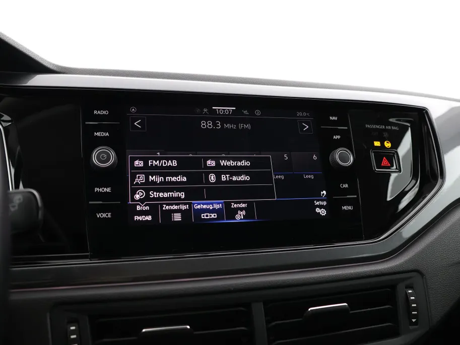 Volkswagen Polo 1.0 TSI 95pk DSG Style · Camera · Dodehoeksensor · Stoelverwarming · ACC · 17'Velgen · Parkeer assistent · Apple/Android Car Play ·
