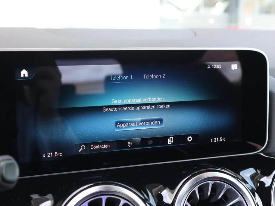 Mercedes-Benz GLA 200 Business Solution AMG l Trekhaak l Panoramadak l Stoelverwarming