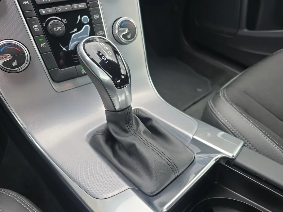 Volvo S60 1.5 T2 Kinetic | Automaat | Stoelverwarming | Navigatie | Climate Control | Goed onderhouden! | 12 maanden garantie! |
