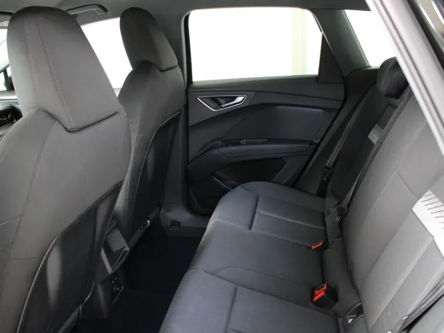 Audi Q4 e-tron 40 Advanced edition 77 kWh Navigatie | Climate Control | Adaptieve Cruise Control | Camera | Stoelverwarming | 96% SoH