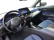 Toyota C-HR 1.8 Hybrid Dynamic Airco automatisch| Autonomous Emergency Braking | Cruise control adaptief | Lichtmetalen velgen 18' | Navigatiesysteem full map | Voorstoelen verwarmd