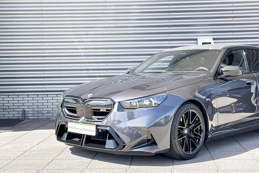 BMW M5 Sedan 