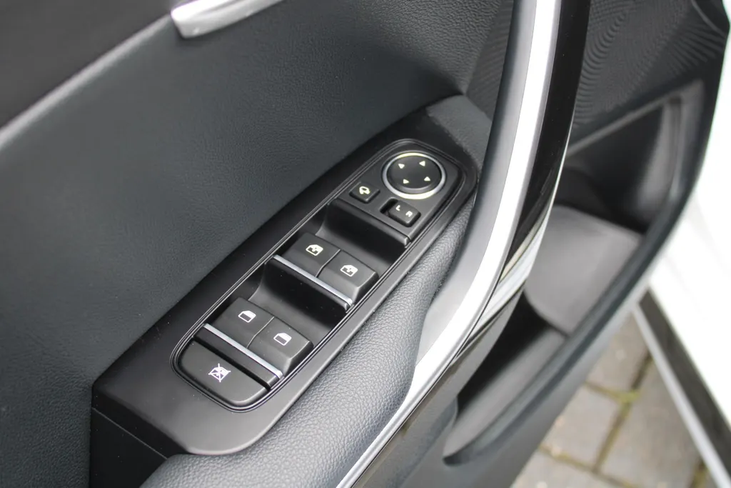 Kia ProCeed 1.5 T-GDi DCT7 GT-Line | BTW Auto | Automaat | Trekhaak | Verwarmde sportstoelen | Camera | Dodehoek detectie | Telefoonlader | LED |
