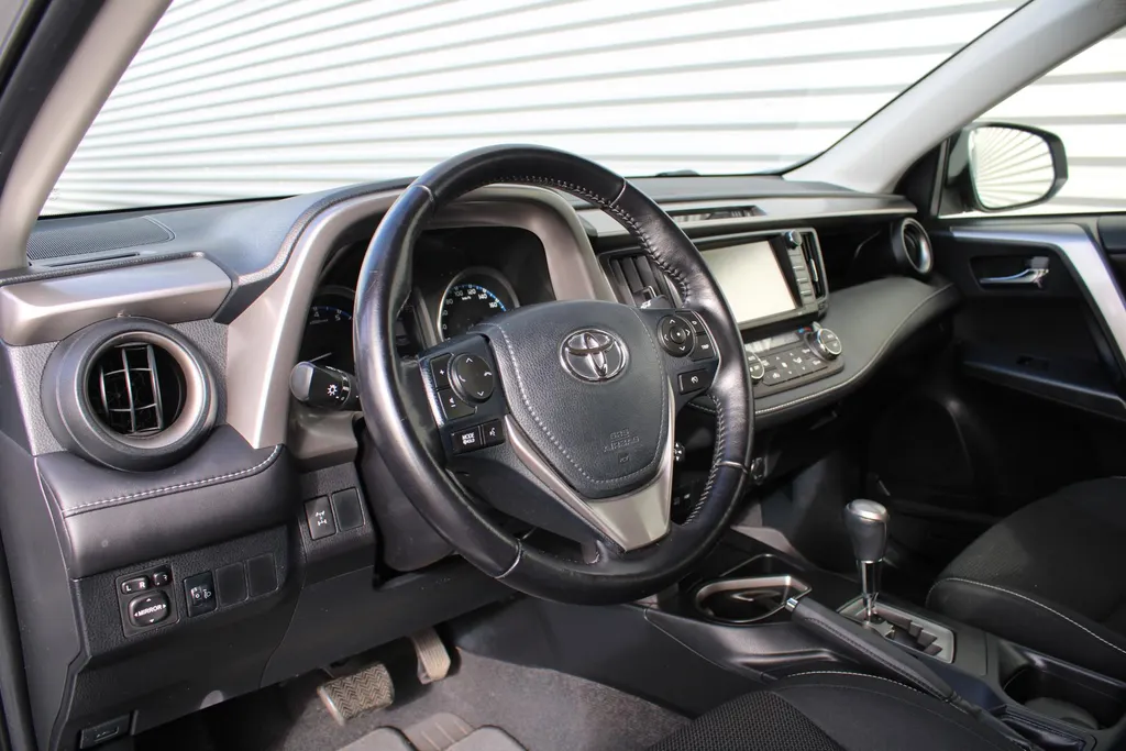 Toyota RAV4 2.0 VVT-i AWD Dynamic | 17' LM | Airco | Navi | Camera | Trekhaak | Automaat |