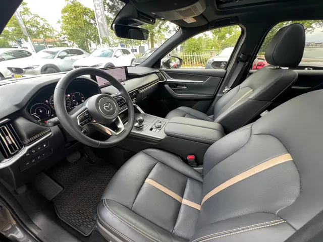 Mazda CX-60 2.5 e-SkyActiv PHEV Homura Plus | TREKHAAK |AUTOMAAT | PLUG-IN HYBDRIDE | PANORAMADAK | 2500kg TREKGEWICHT | LEDER | 360gr CAMERA | MEEST LUXE UITVOERING | BIJNA NIEUW |