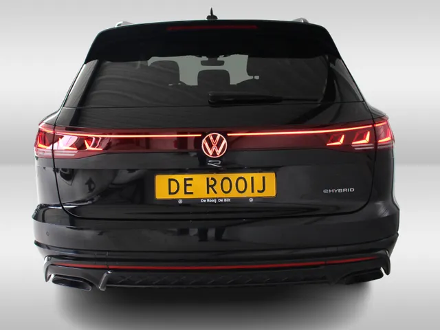 Volkswagen Touareg 3.0 TSi R 4-Motion 462 PK | Panoramadak | Head-Up display | Climate Seats | Keyless | Dynaudio |  Matrix Led
