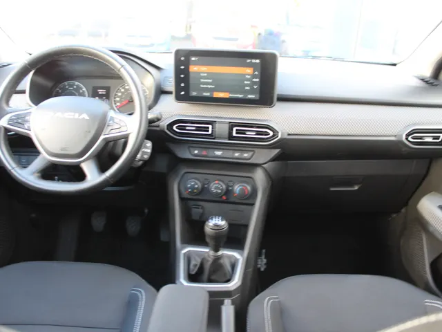 Dacia Sandero 1.0 TCe 90 PK LPG G3 Expression | Trekhaak | Camera achter | Airco | 12V aansluiting in kofferbak | Dode hoe detectie |