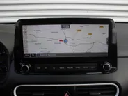 Hyundai Kona 1.6 GDI HEV Comfort | Trekhaak | Camera | 16' LM | Cruise adapt. | Navi | Apple Carplay/Android Auto | Clima | All seasons |