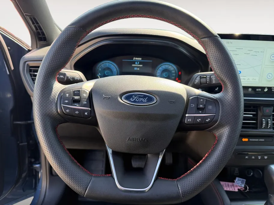 Ford Focus Wagon 1.0 EcoBoost Hybrid ST Line X | Automaat | Pano dak | Adapt. cruise control | BLIS | Winter pack | Parkeersensoren voor en achter | Achteruitrijcamera | B&O audio | Draadloos opladen mobiel | Bovag garantie |