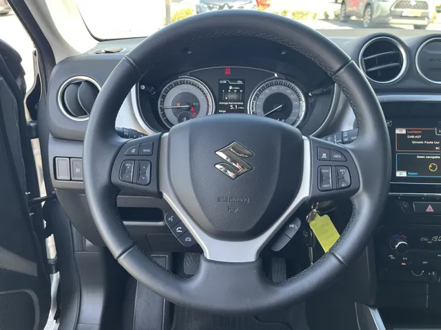 Suzuki Vitara 1.4 B.jet Select Smart Hybrid Bi-Tone | Blindspot | Stoelverwarm