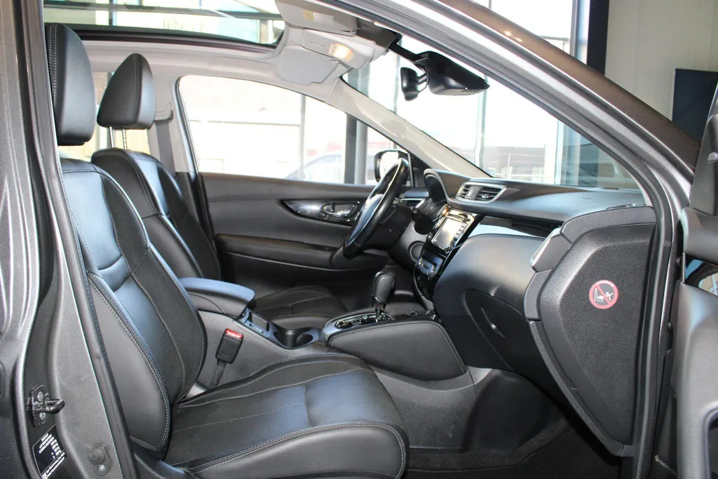 Nissan QASHQAI 1.2 Tekna | Automaat | Lederen bekleding | Electrische Stoel verstelling | 360grd camera | Parkeersensoren voor en achter | Dodehoek sensoren | Nette auto met weinig kilometers | Stoel verwarming |