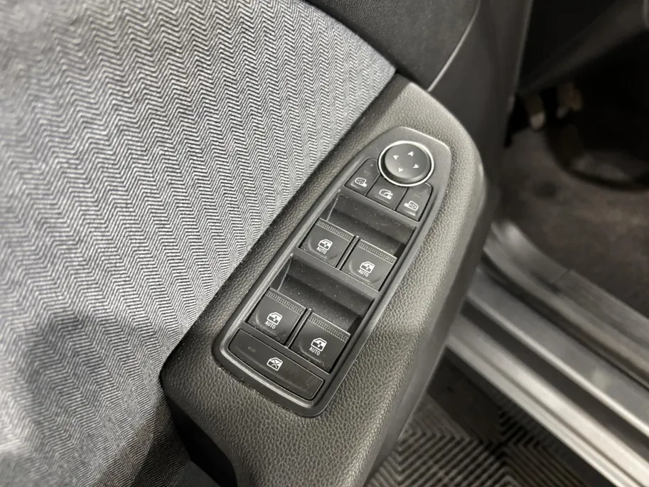Renault Clio 90PK TCe GPF Techno | Navi | Camera | Parkeersensoren | Digital Cockpit | Apple CarPlay/Android Auto | Armsteun | Licht & Regen Sensor | Climate Control |