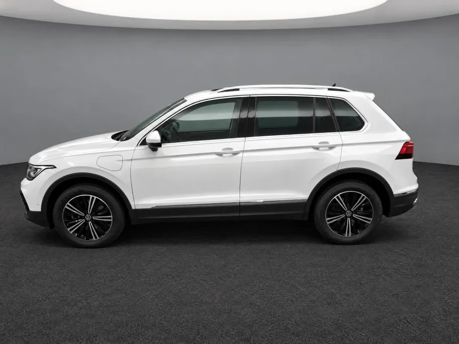 Volkswagen Tiguan 1.4 TSI 245pk DSG eHybrid Elegance · Panoramadak · Camera · Park Assist · Apple/Android Car Play · Navigatie · 18'' Inch ·