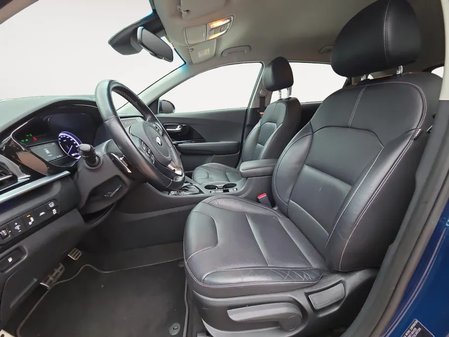 Kia Niro 1.6i Hybrid DynamicPlusLine Dealer onderhouden | Trekhaak | Stoel/stuurverwarming | Dodehoek detectie | Leder | Camera | Carplay & Android | Cruise Control Adaptief | Fabrieksgarantie t/m 23-9-2027 | NAP